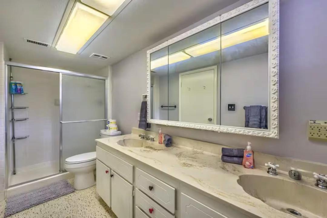 Photo of Bathroom in Chinatown