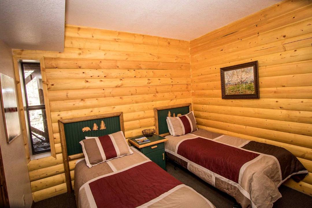 Photo of Bedroom in Fawnskin