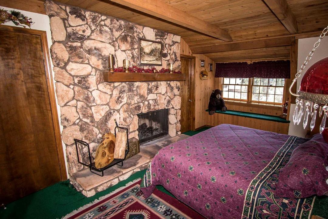 Photo of Bedroom in Fawnskin