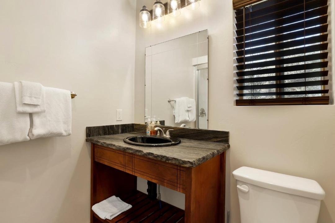 Photo of Bathroom in Upper Moonridge