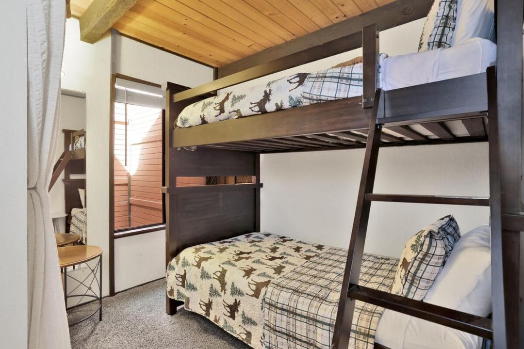 Photo of Bedroom in Big Bear Lake