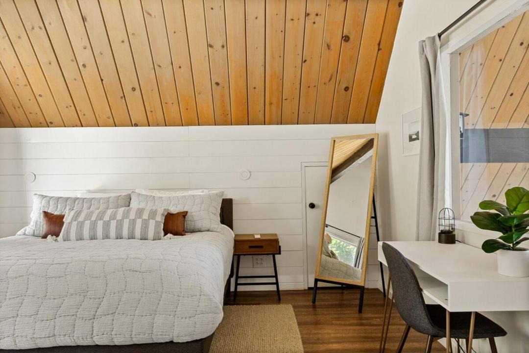 Photo of Bedroom in Lake Arrowhead