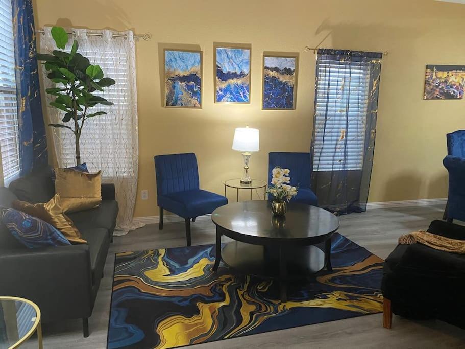 Photo of Livingroom in MacDonald Ranch