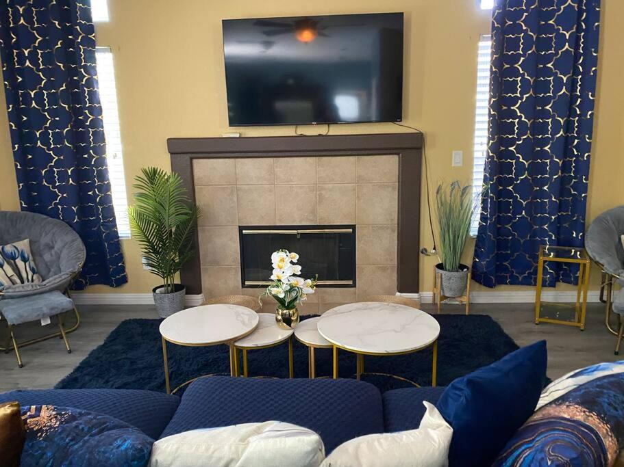 Photo of Livingroom in MacDonald Ranch