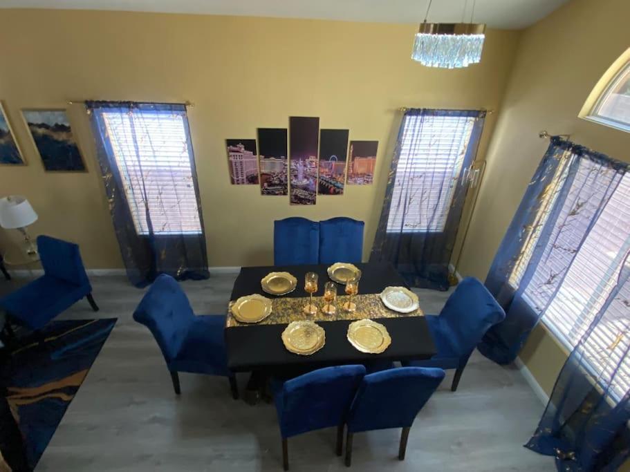 Photo of Livingroom in MacDonald Ranch