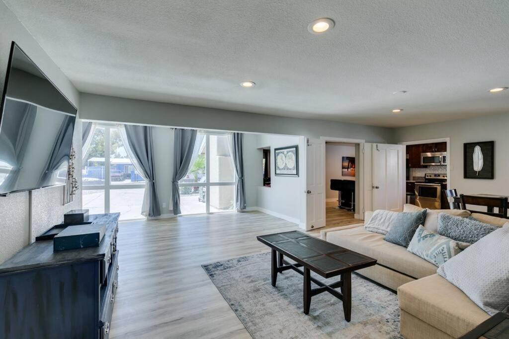 Photo of Livingroom in Rancho Oakey