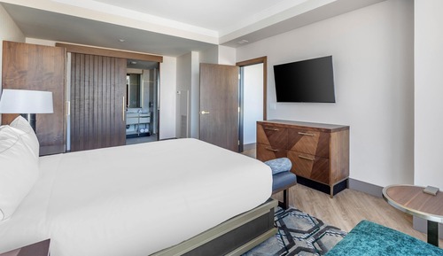 Suite, 2 Bedrooms, Accessible (Entertainment)