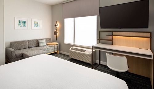Studio, 1 King Bed with Sofa bed (Mobility Accessible, Tub)