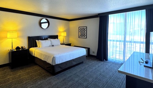 International Suite-Smoking + FREE $5 in slot play & $10 in table games match play