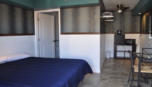 Single Room, 1 Queen Bed