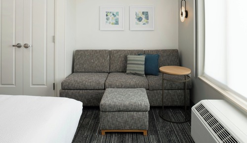 Studio Suite, 1 King Bed with Sofa bed (Hearing Accessible)