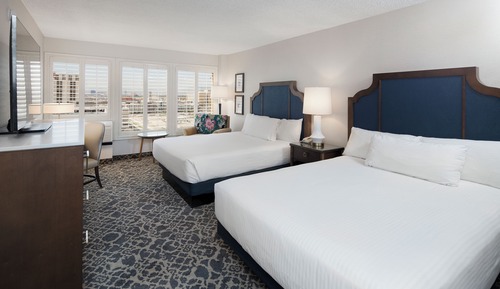 Deluxe Room, 2 Queen Beds, Accessible Bathtub