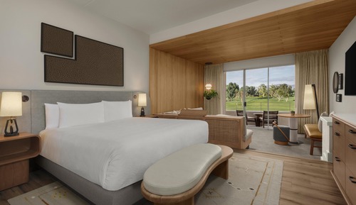 Deluxe Room, 1 King Bed, Golf View