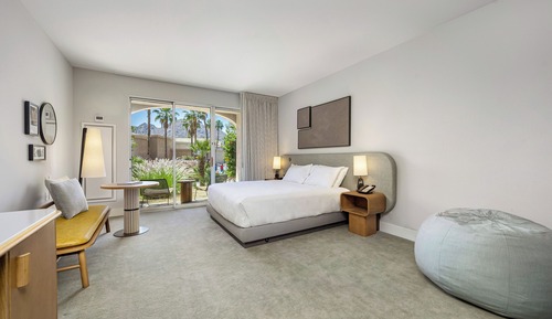 Family Room (1 King Bed with Bunk Beds)