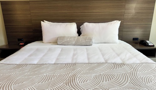 Signature Room, 1 King Bed, Non Smoking