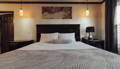 Romantic Single Room, 1 King Bed, Jetted Tub