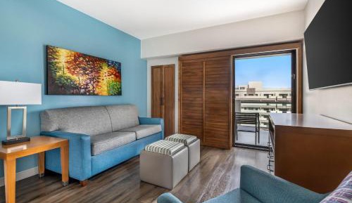 1 BEDROOM 1 KING SUITE WITH ACCESSIBLE TUB