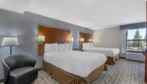Queen Suite with Two Queen Beds and Bath Tub - Mobility Access