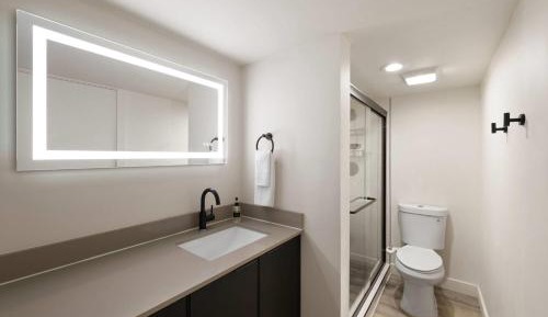 Queen Room with Courtyard View - Non-Smoking