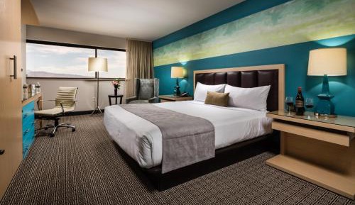 Grand Deluxe King Bed Non-Smoking