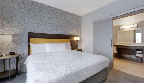 King Room with Bath Tub - Disability Access/Non-Smoking 
