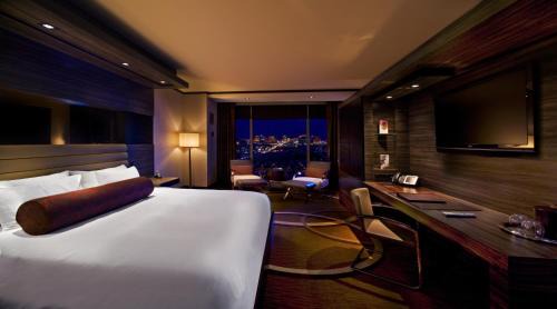 Luxury Strip View King