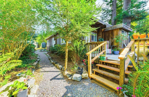 Fort Bragg Cottage | Hot Tub & Views: 'secret Garden' Fort Bragg Cabin