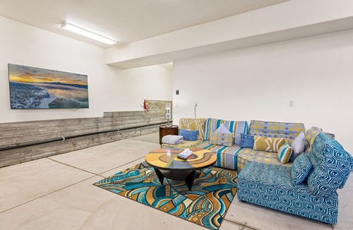 Boulder Bay Ski Chalet | Boulder Bay Chalet Lakefront- Elegantly Decorated With Hot Tub And Game Room! 3 Bedroom Chalet