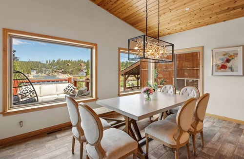 Boulder Bay Ski Chalet | Boulder Bay Chalet Lakefront- Elegantly Decorated With Hot Tub And Game Room! 3 Bedroom Chalet