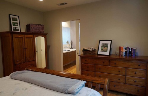 Studio City House | Warm California Retreat Ideally Situated for your Staycation or Remote Working!