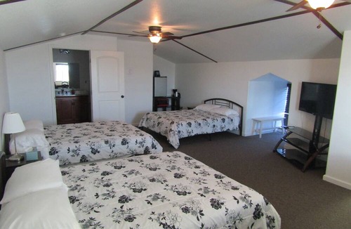 Pahrump Bed & Breakfast | K7 Bed and Breakfast