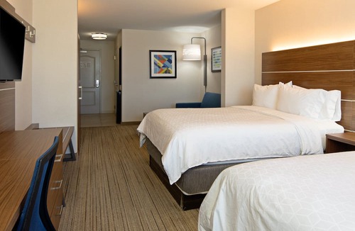 Raisin Hotel | Holiday Inn Express Hotel & Suites Fresno South by IHG