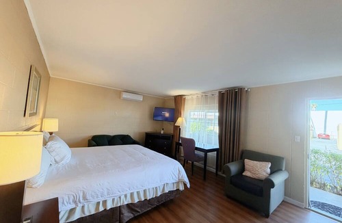 Hemet Hotel | Royal Inn & Suites