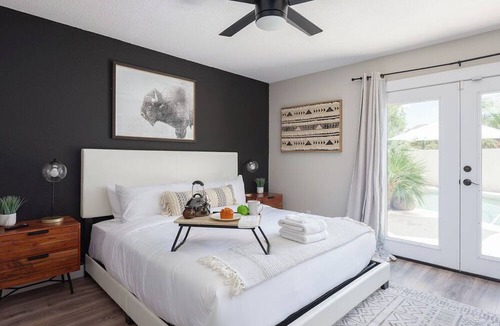 Paradise Valley Village Cottage | Players Paradise- Pool-golf-games & More!