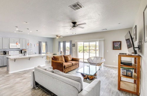 Bullhead City Cottage | 4 Mi to Casinos: Mtn-view Home in Bullhead City!