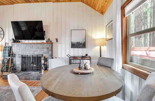 Pinetop Cottage | Cozy Cabin + Casita Pinetop Forest Retreat