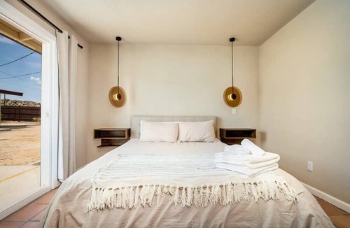 Panorama Heights Cottage | @ Marbella Lane - Moon Designer Home Close to Jtnp