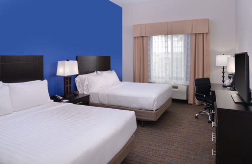 Greenacres Hotel | Holiday Inn Express & Suites Bakersfield Airport by IHG