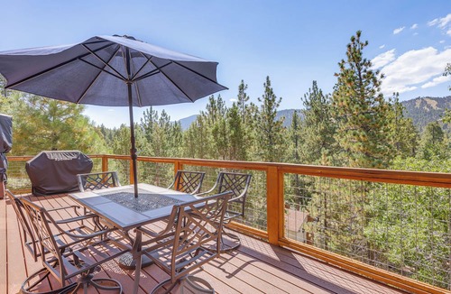 Upper Moonridge Cottage | 1 Mi to Skiing: Mtn-view Cabin in Big Bear Lake