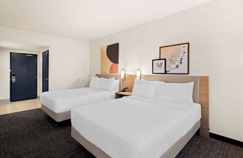Williams Hotel | Spark by Hilton Williams