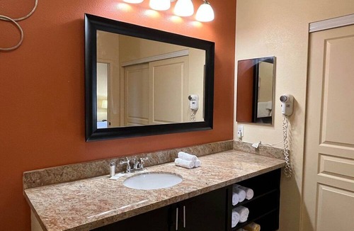 Spring Valley Resort | Luxury one bedroom and one bathroom unit with full amenities