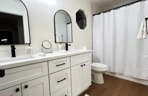 Summerlin South House | Quiet & Cozy home just minutes from the Las Vegas strip! Pet-Friendly