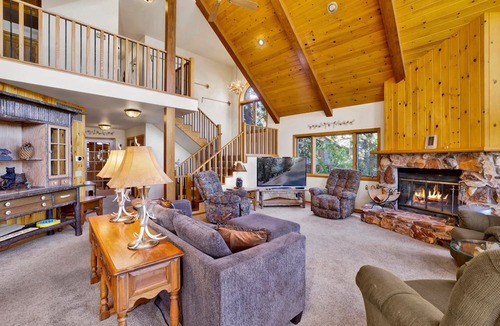 Boulder Bay Cabin | Cove Lakefront Chalet #2098