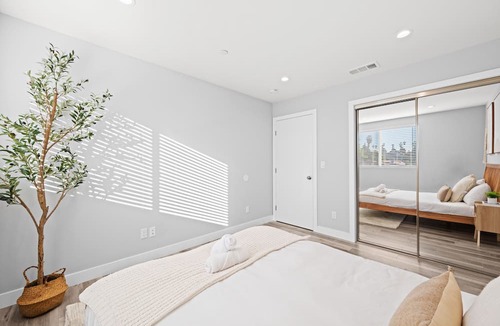 Carthay Circle House | Los Angeles Gem: Retreat in Harvard Heights
