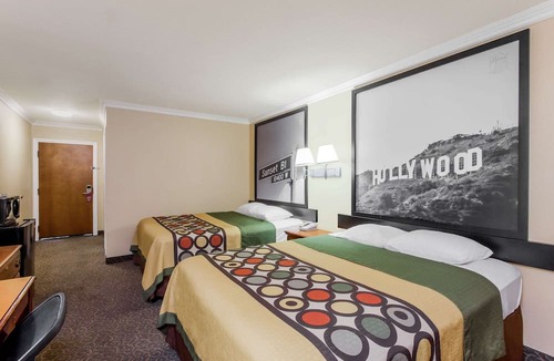 Downtown Los Angeles Hotel | Super 8 by Wyndham Los Angeles Downtown