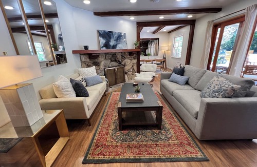 Woodland Hills House | Villa Reforma - Newly Designed 4BR House with Pool & Garden in Los Angeles