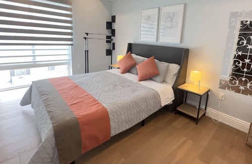 Wilshire Center Apartment | Free indoor Parking in Downtown Los Angeles.