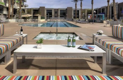 Downtown Las Vegas Condo | Sparkling Juhl byFremont-1 queen 1 sofa bed TONS of Amenities