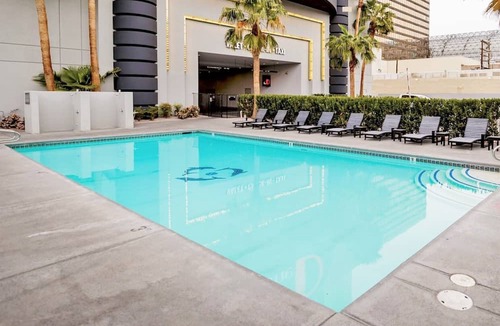 Downtown Las Vegas Hotel | Relax and Recharge! Pool, Restaurant, Free Parking, Near Mob Museum