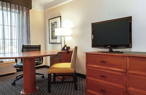 Guasti Hotel | King Bed, Non- Smoking at La Quinta Inn & Suites by Wyndham Ontario Airport